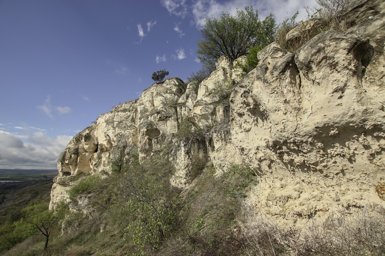 Космические пейзажи, "Версаль" и монастырь в скалах: лучшие локации Виннитчины для путешествия в межсезонье